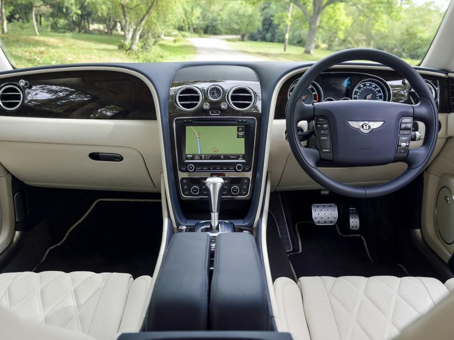 Торпедо Bentley Flying Spur 2013 года  (UK) (фото 8 из 9)